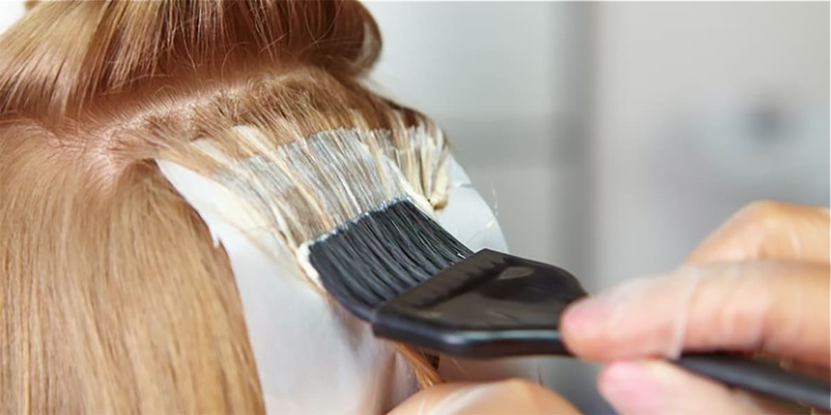 Comment teinter une perruque ?