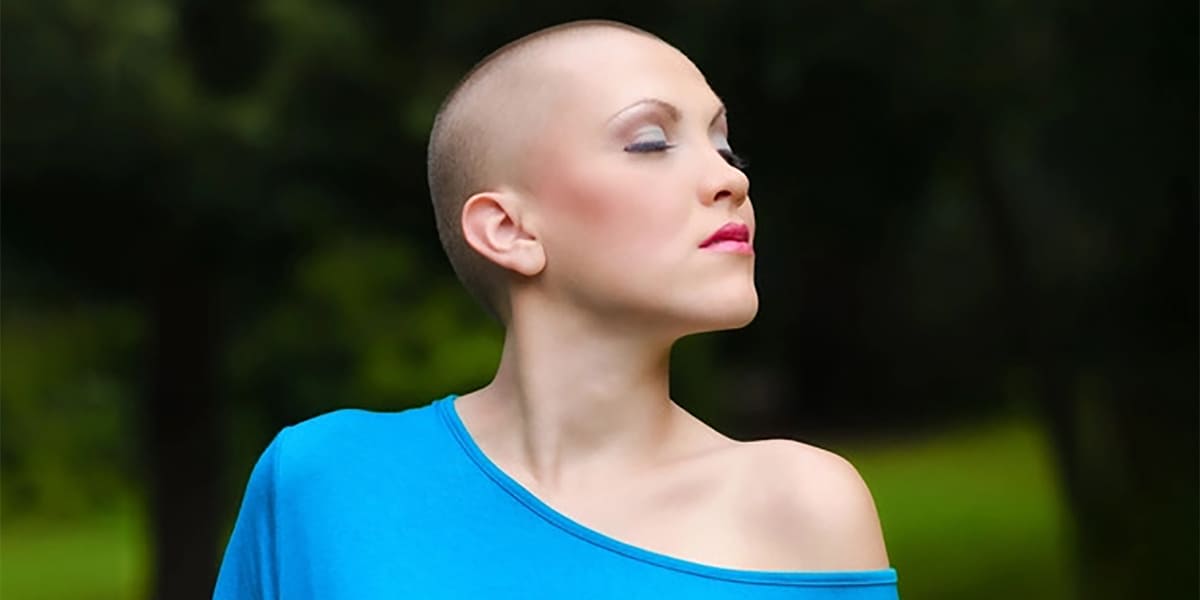 Photos de repousse des cheveux après la chimio